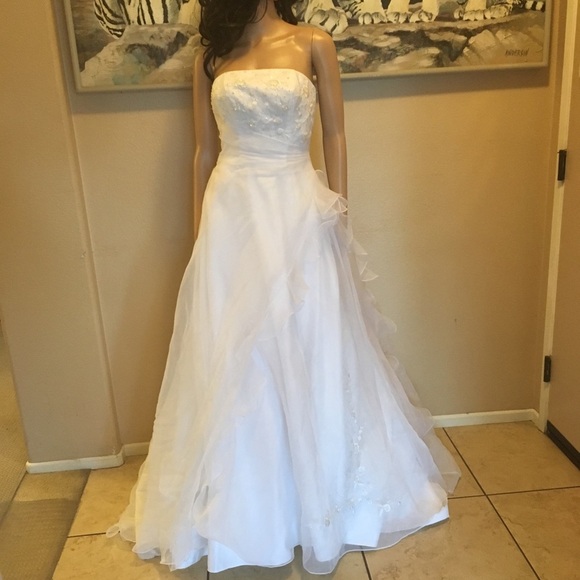 NWT David’s Bridal wedding dress SZ 4 white color - Picture 8 of 8